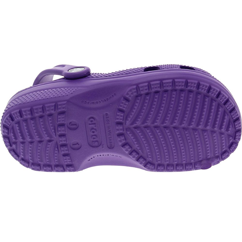 Crocs Classic Water Sandals - Boys | Girls Neon Purple Sole View